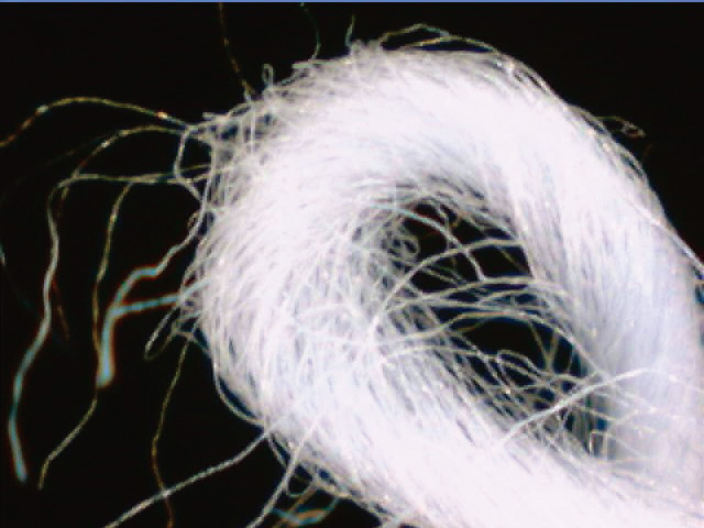 普通捻度的纱线。每根纤维相互紧密的缠绕在一起。